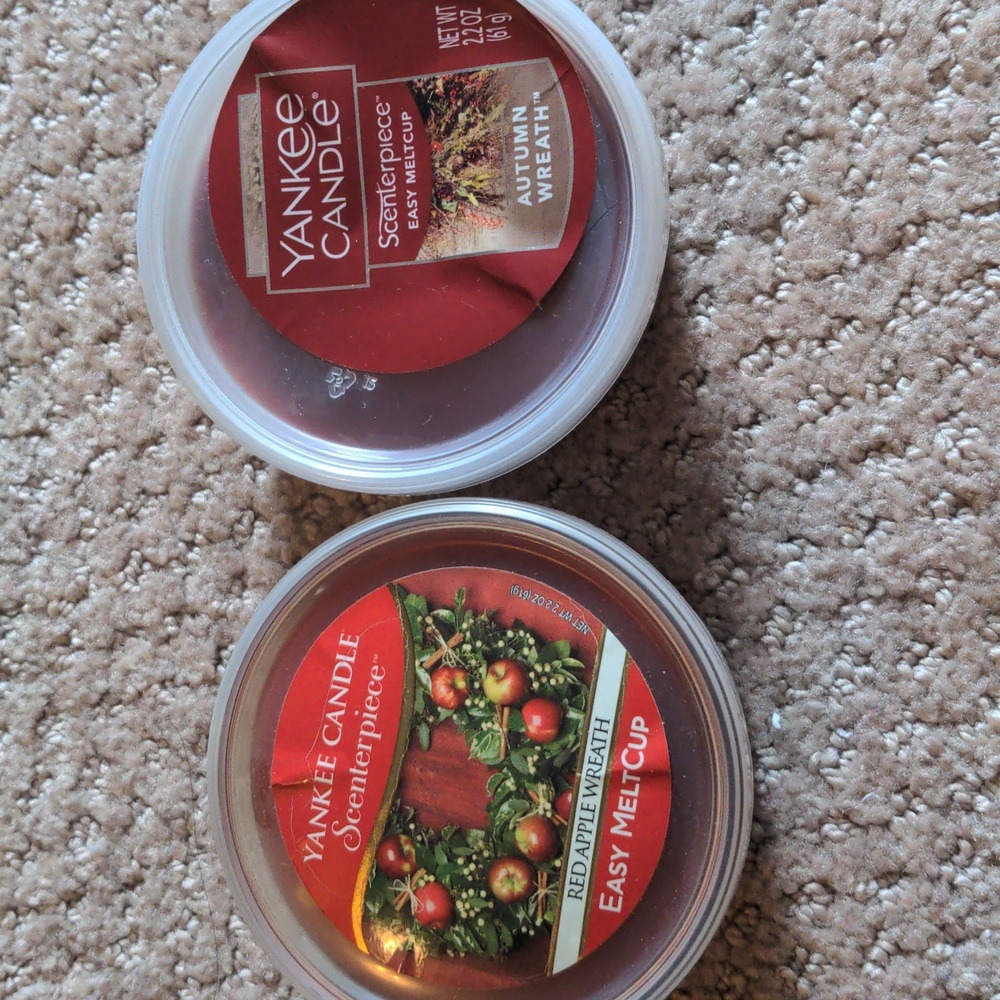 2 piece Yankee Candle Easy Melt Cups in Red Apple Wreath and Autumn Wreath NEW